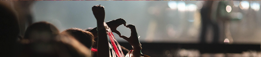 Gente disfrutando de los conciertos en Tomelloso