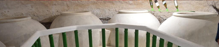 cueva con tinajas en tomelloso